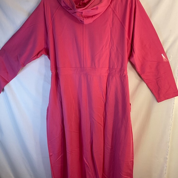 Women's Pink Hooded Robe - Picture 11 of 15